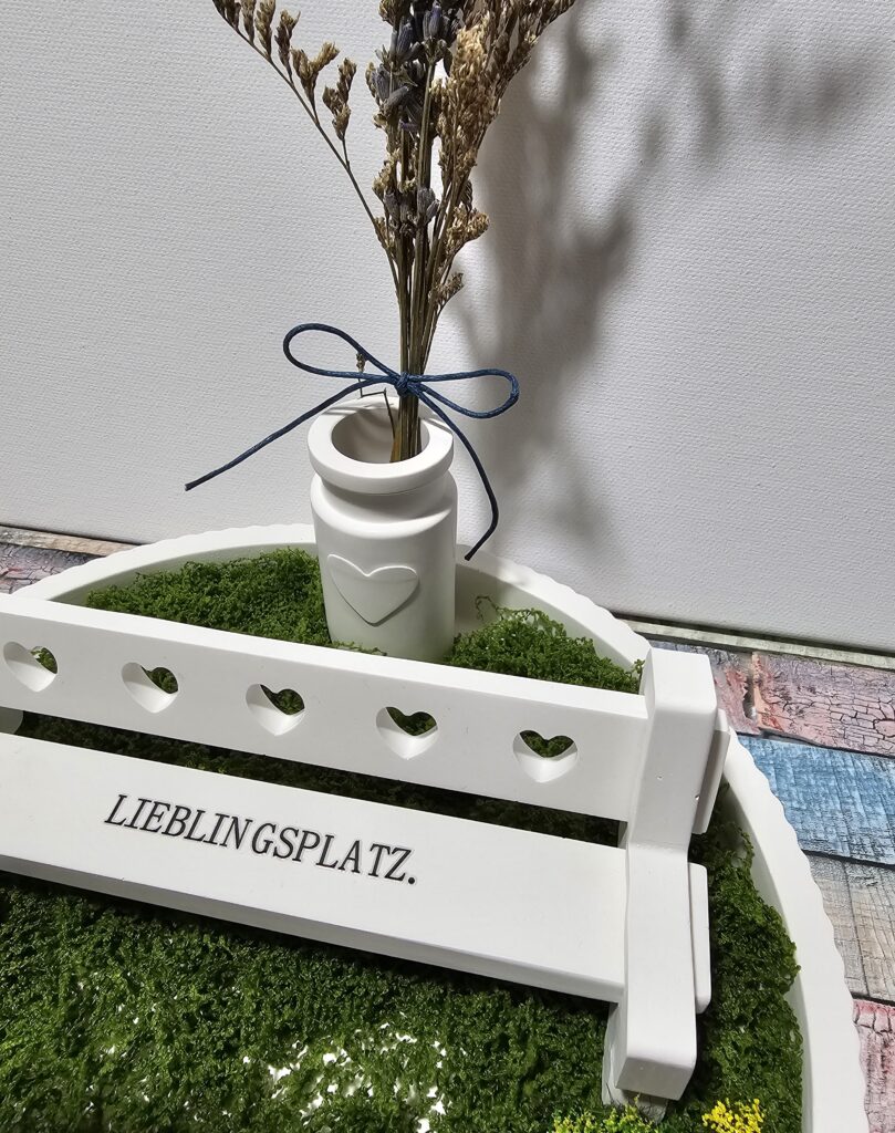 Lieblingsplatz
freiesmanufaktur_dekoration_geschenk_liebe_trauer_heirat_taufe_konfirmation_kommunion_hochzeit_partnerschaft_lieblingsplatz